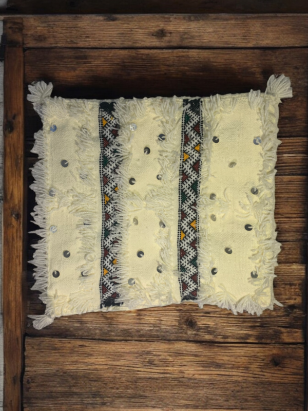 Handwoven Amazigh Wool Cushions: A Touch of Tradition - Image 4