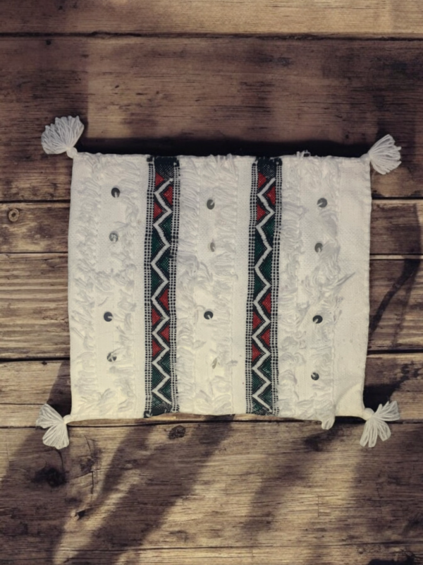 Handwoven Amazigh Wool Cushions: A Touch of Tradition - Image 5